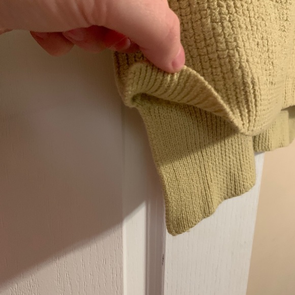 Aritzia sweater - Picture 3 of 4
